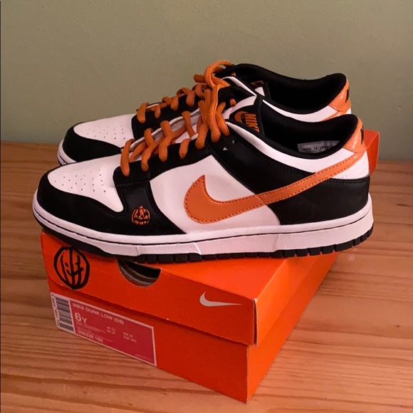 nike dunks pumpkin